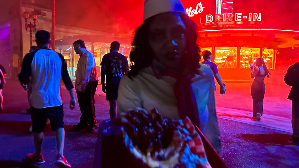 Halloween Horror Nights 2025: Como foi viver a noite mais assustadora e divertida da Universal 6 Cerebro com fritas esta entre as porcoes do cardapio Halloween Horror Nights 2025: Como foi viver a noite mais assustadora e divertida da Universal