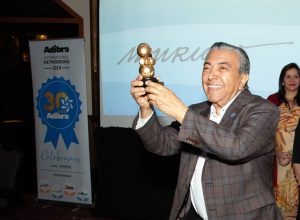 Mauricio-de-Sousa-apresenta-o-trofeu-criado-por-ele-durante-o-lancamento-da-premiacao-em-2019.jpg